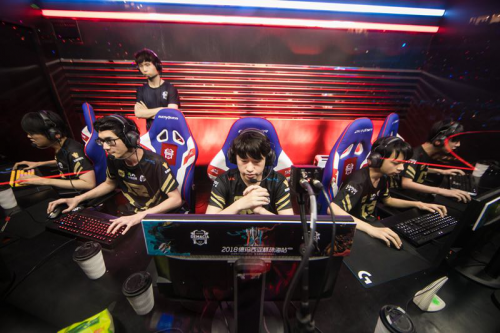 迷对未来充 迷对未来充