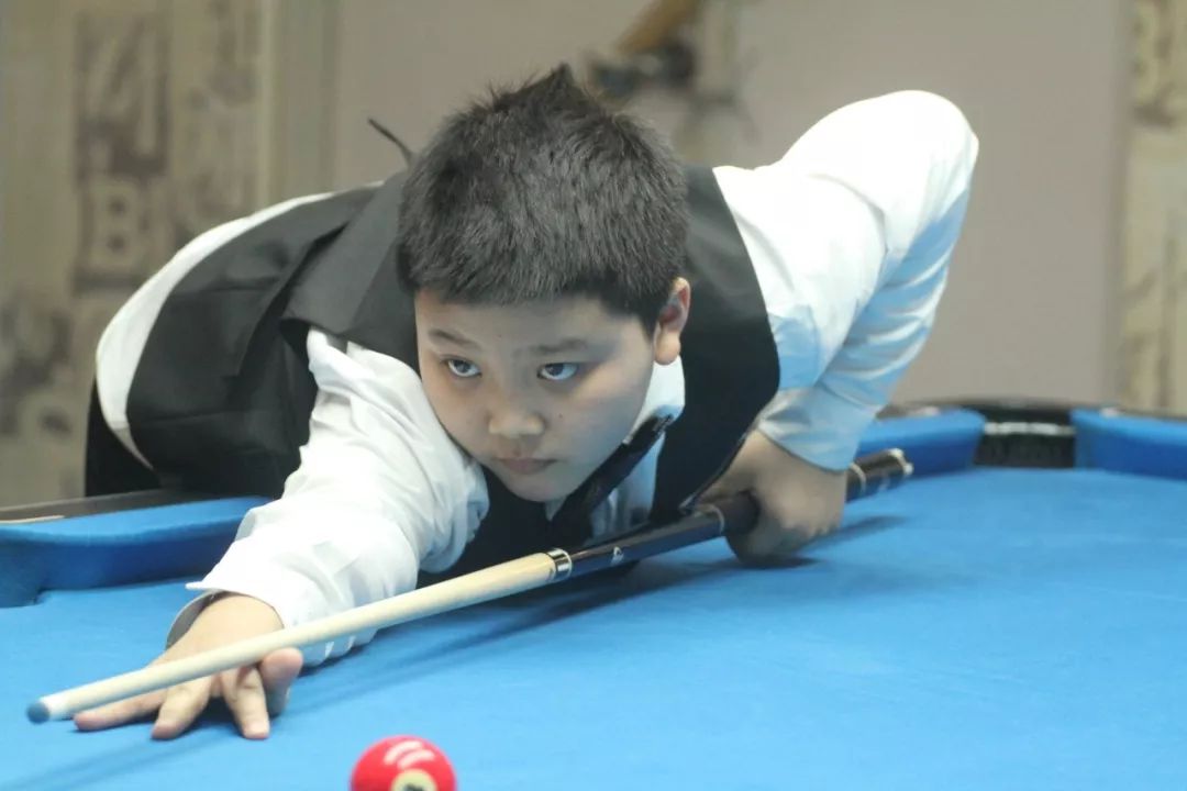 凸显他在高 凸显他在高