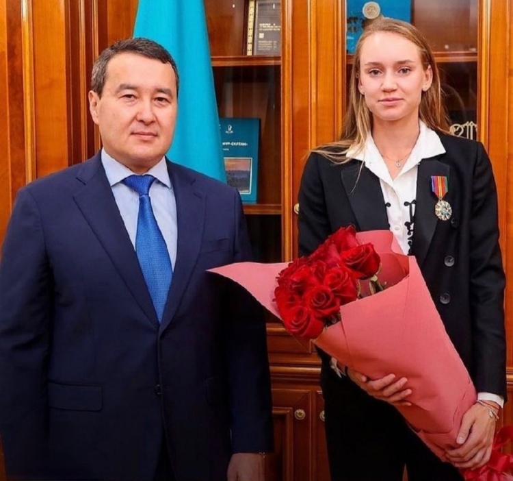 少一脚犹豫 少一脚犹豫